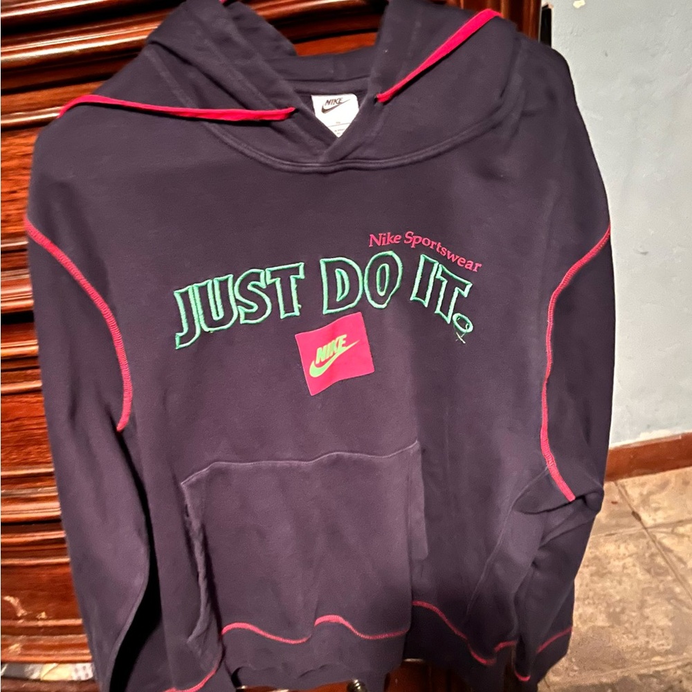 Mens vintage XL Nike Navy blue Hoodie with Red and Green Accents